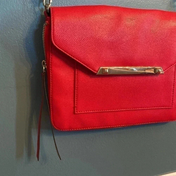 Stella and Dot red crossbody - gold accent - unzip to expand width - Picture 3 of 10